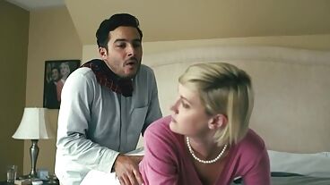 Сексуальные сцены с симпатичными актрисами в комедийном фильме